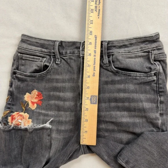 Driftwood Roxy Floral Embroidered Flare Jeans Gray Raw Hem Size 26 Classic Fit - Picture 4 of 10